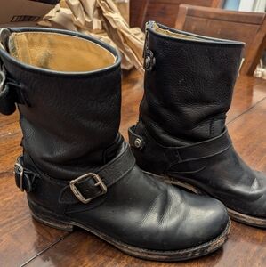 Frye Black Leather Veronica Short Boot